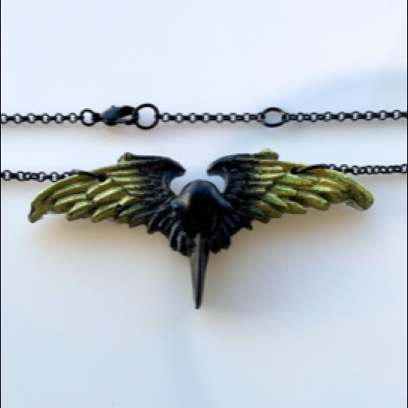 Black & yellow glitter resin skull crow necklace - Picture 10 of 11